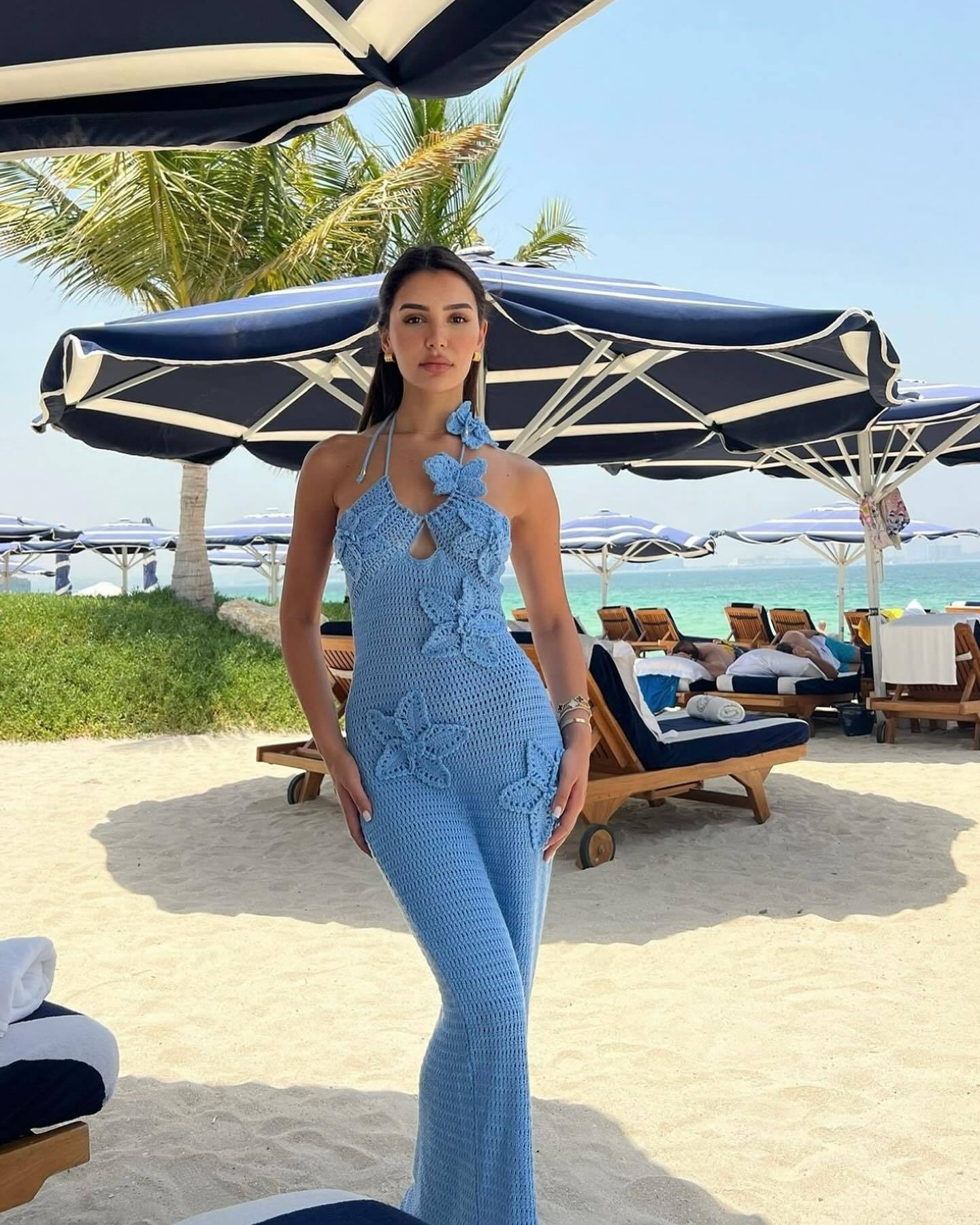 ELARA PARIS™ | Robe Longue en Crochet – Détails Floraux & Dos Nu Bohème