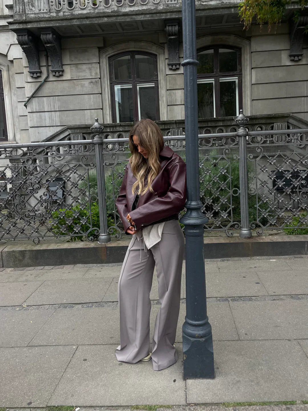 ELARA PARIS™ | Veste Emmy en PU – Intemporelle & Allure Moderne