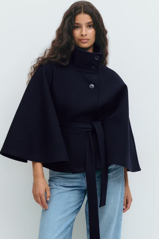 ELARA PARIS™ | Manteau Cape Gianna Ceinturé – Sophistication Automnale & Luxe Intemporel