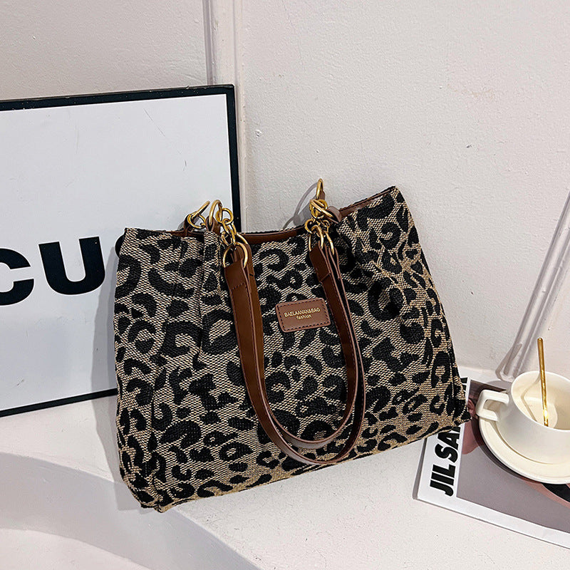 ELARA PARIS™ | Sac épaule imprimé léopard – Audace chic & élégance moderne