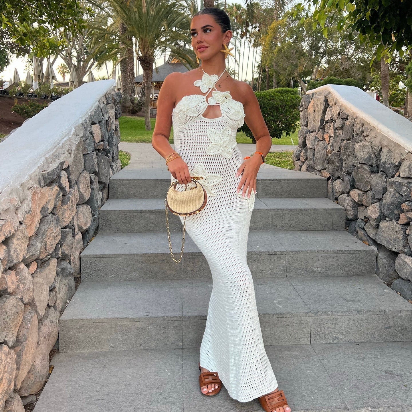 ELARA PARIS™ | Robe Longue en Crochet – Détails Floraux & Dos Nu Bohème